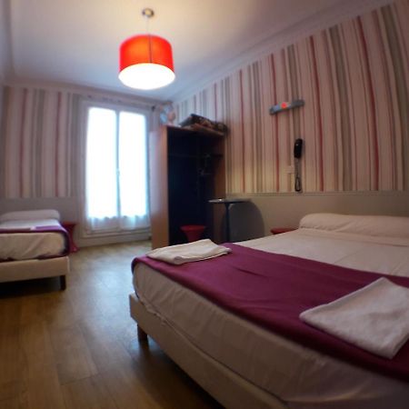 Perfect Hotel & Hostel Paris Bagian luar foto A room at the hotel