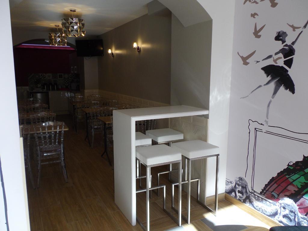 Perfect Hotel & Hostel Paris Bagian luar foto Interior of the restaurant