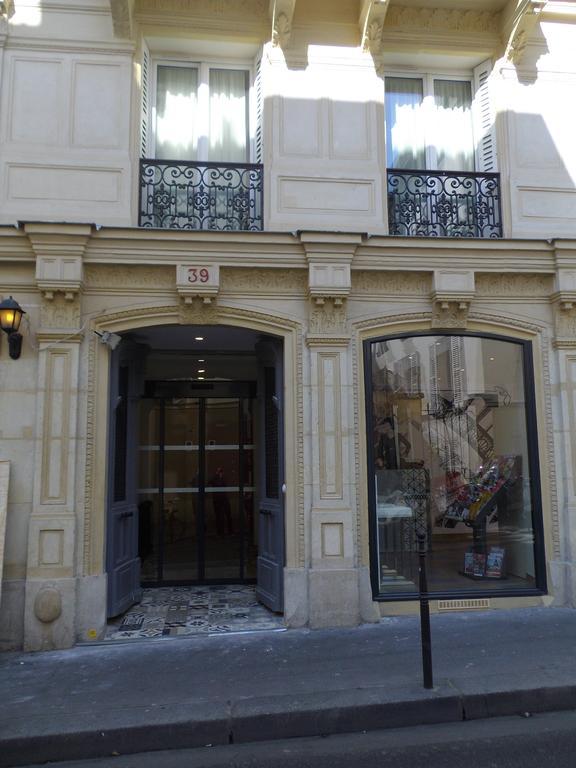 Perfect Hotel & Hostel Paris Bagian luar foto Entrance to the museum