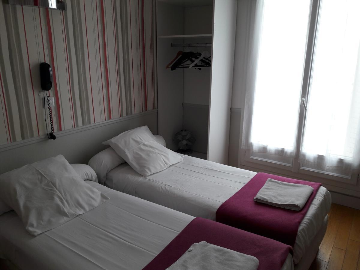 Perfect Hotel & Hostel Paris Ruang foto A typical room at a Campanile hotel