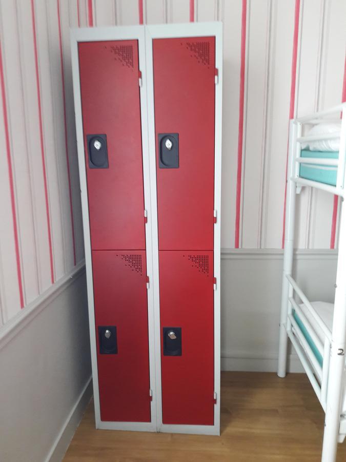 Perfect Hotel & Hostel Paris Bagian luar foto A set of lockers