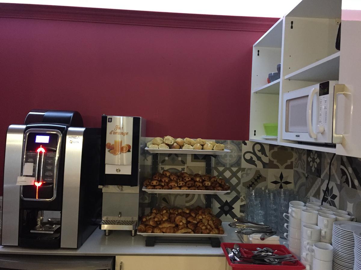 Perfect Hotel & Hostel Paris Bagian luar foto A coffee machine