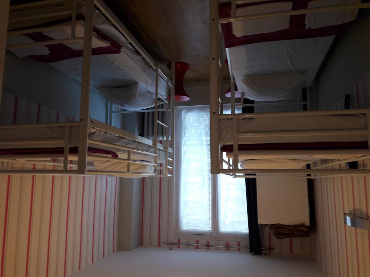 Perfect Hotel & Hostel Paris Bagian luar foto A typical dormitory room